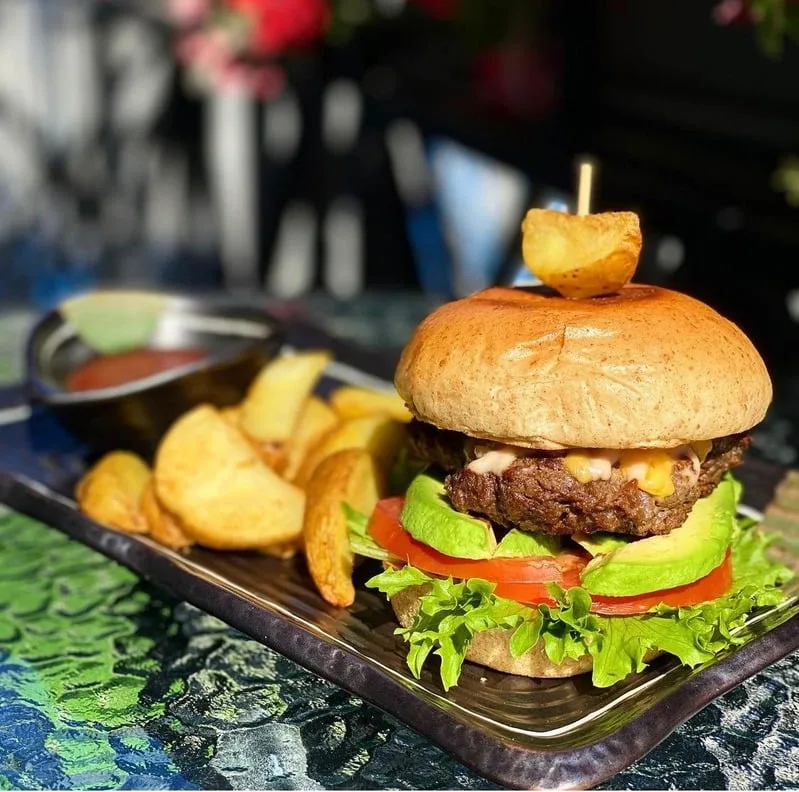 Angus avocado burger