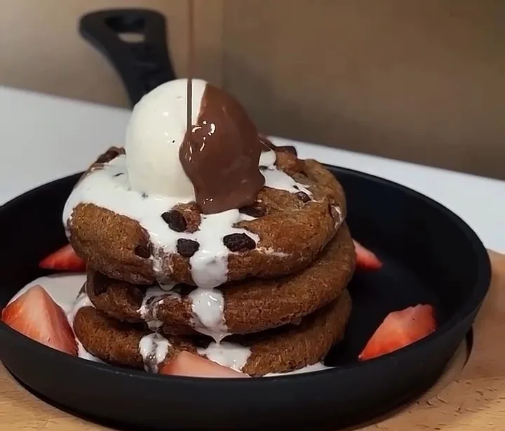 Cookies with Chocolate and Ice Cream