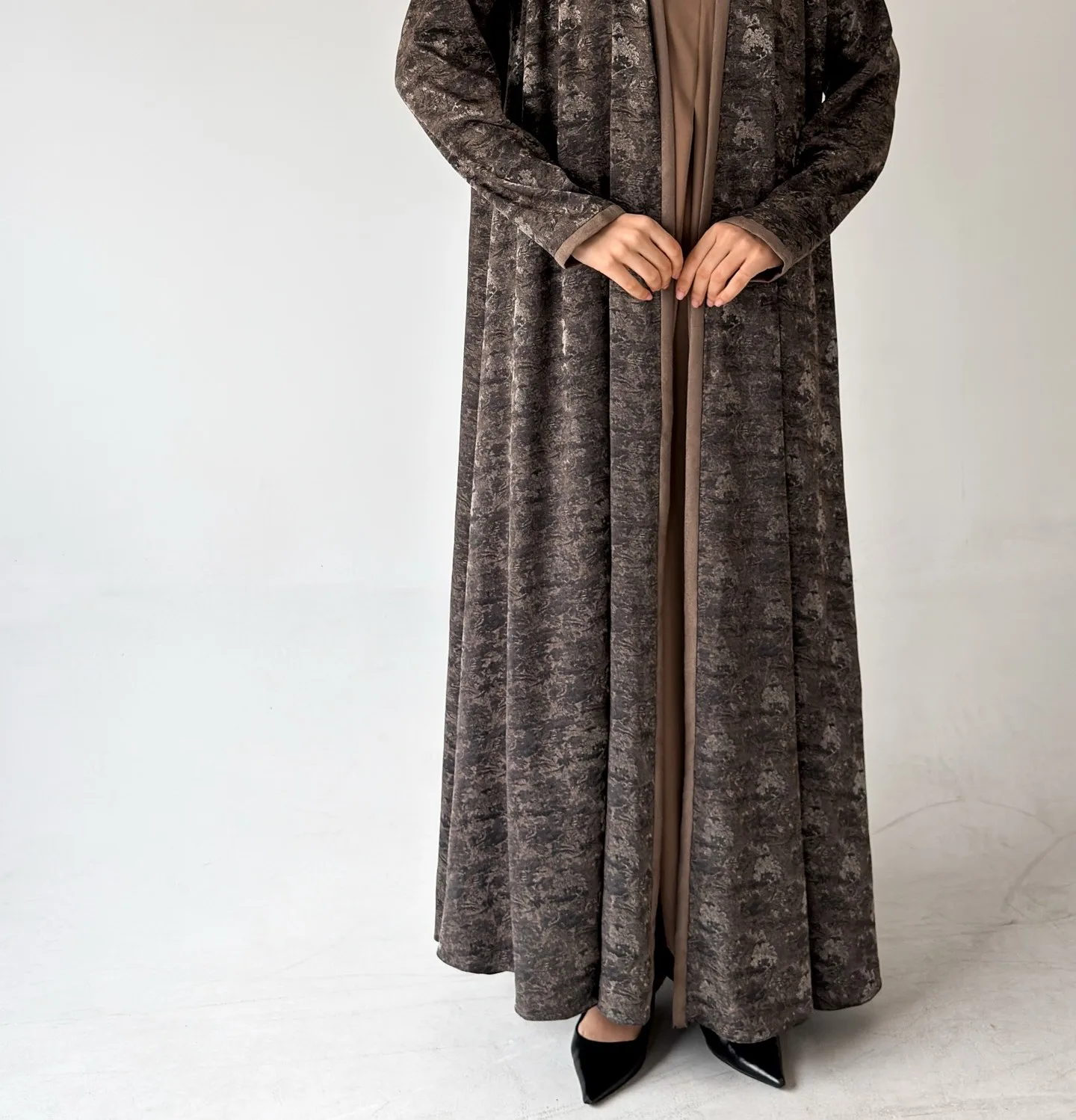 Reversible cloche abaya